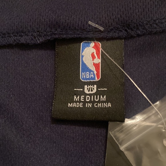 NWT NBA Cleveland Cavaliers Sz Med Cropped Jersey Top - Picture 3 of 5
